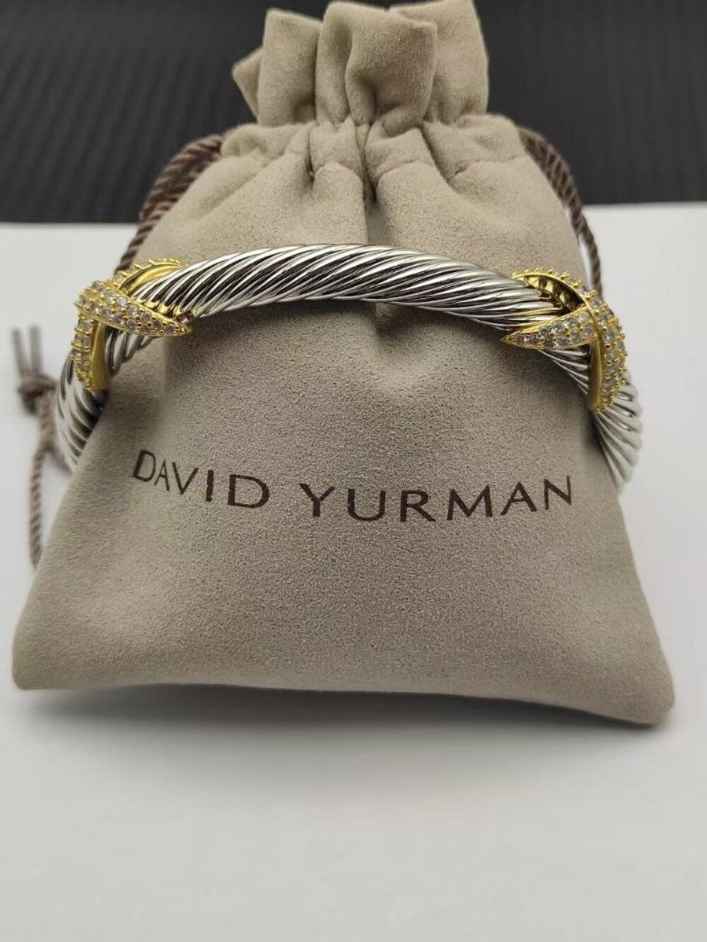 David Yurman's bracelet with a cross motif - Picture 5 of 6
